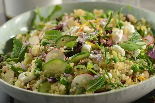 hahn-quinoa-salad-with-olives-garden-veggies-and-herbs