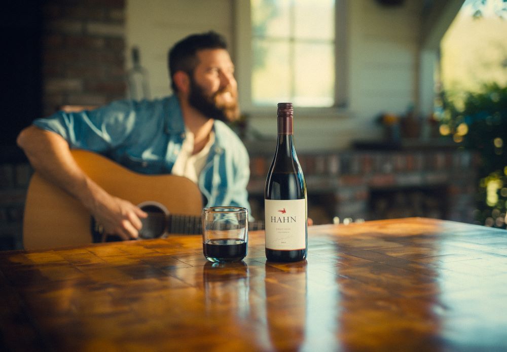 Jordan Davis Playing Guitar